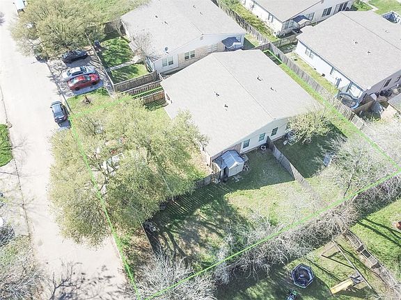 5th image of 8 Carol Ct