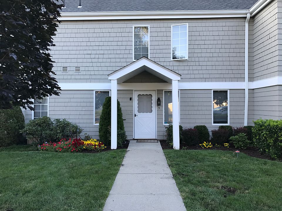 1st image of 5 Kings Park Dr