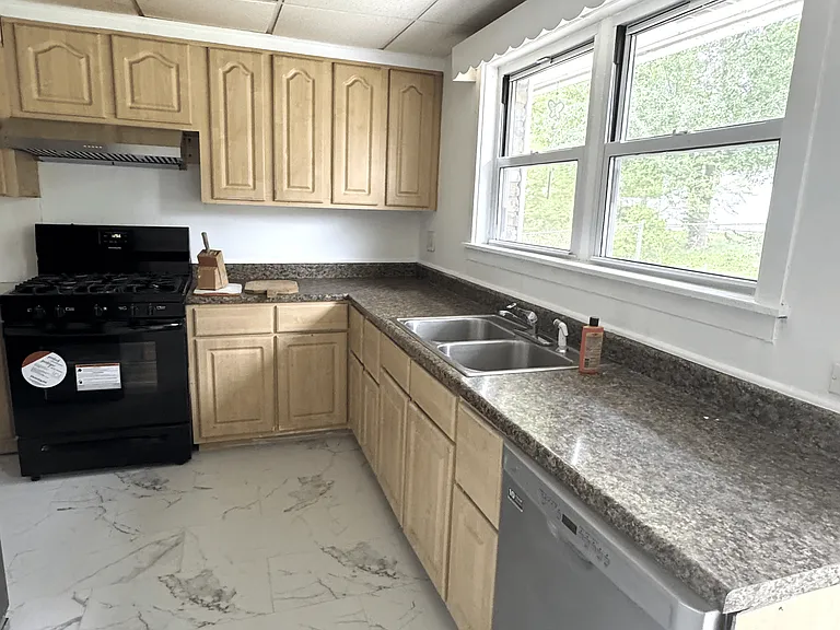 115 Northwestern Ave #115A — Photo 5