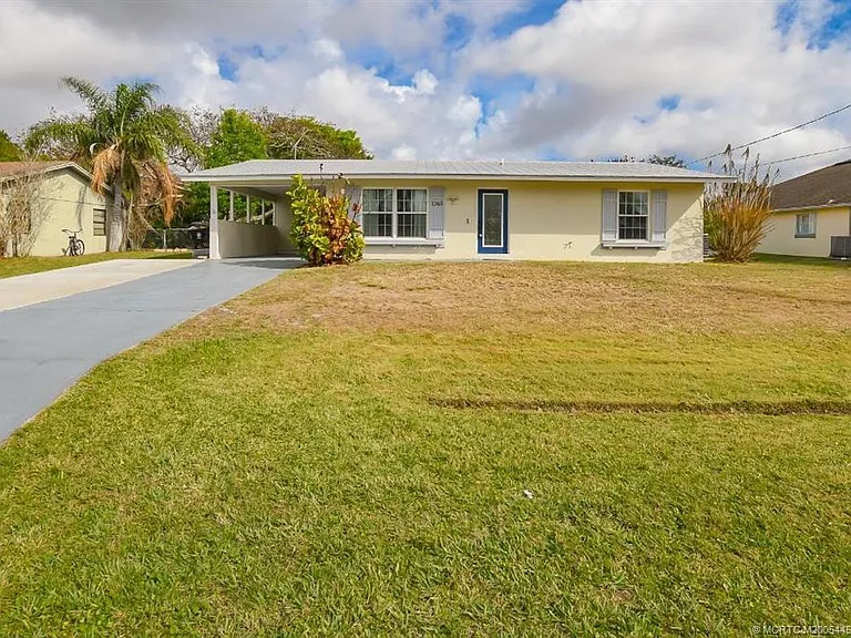1365 SW Gastador Ave — Photo 2