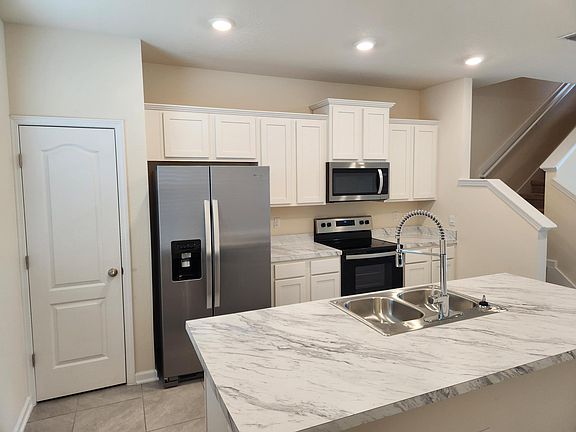 2nd image of 529 Spanish Oaks Way