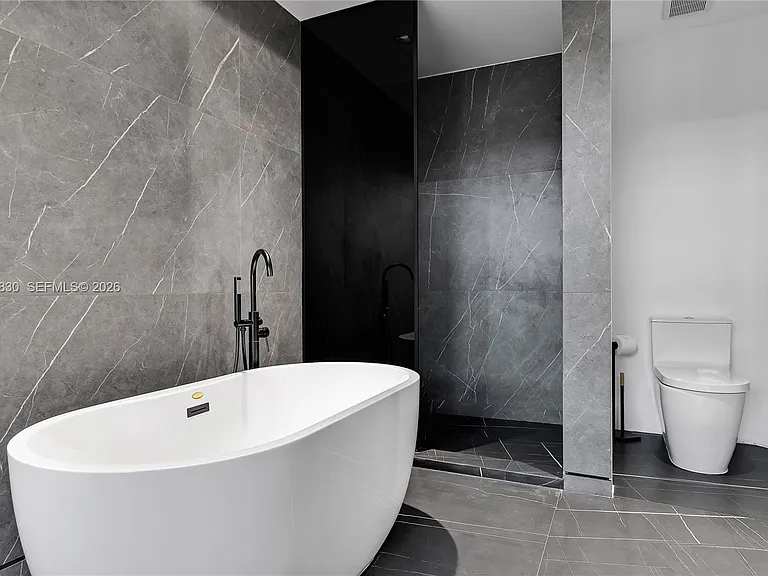 2500 Bayview Dr — Photo 35