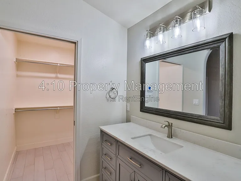 4230 E Woodland Dr — Photo 22