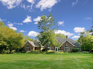 40W261 Waterford Ln, St Charles, IL 60175