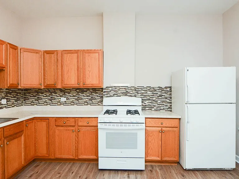 2143 W Chicago Ave #4 — Photo 2