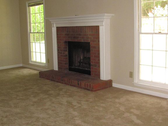 3rd image of 4700 Hampton Square Dr
