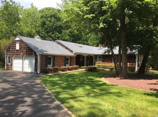 520 Long Beach Rd, Saint James, NY 11780