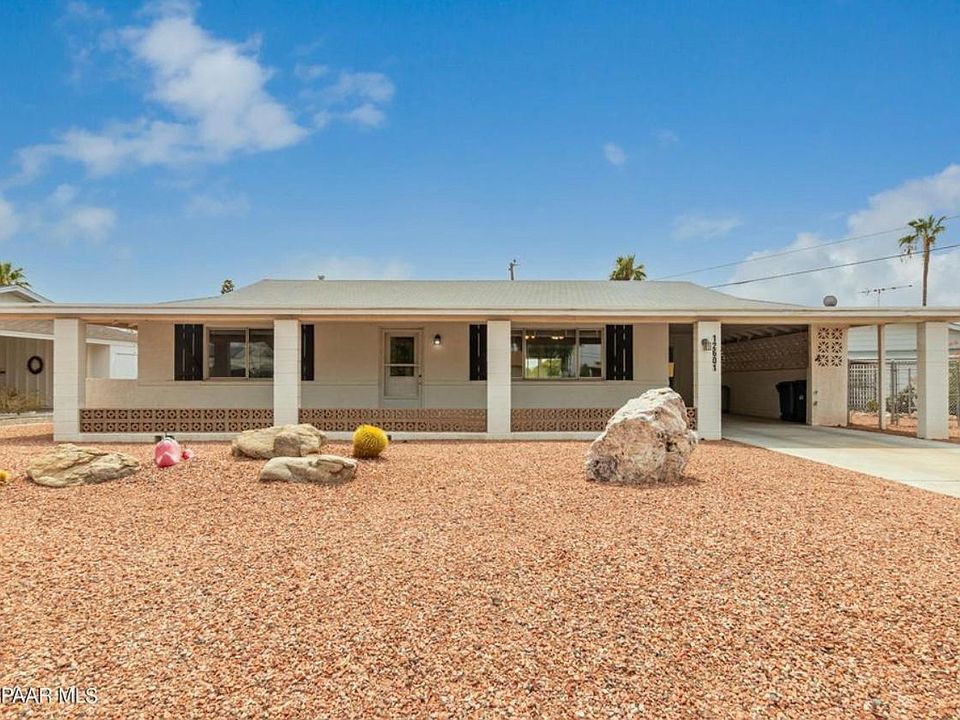 beautiful home right next to golf course with in a few feet