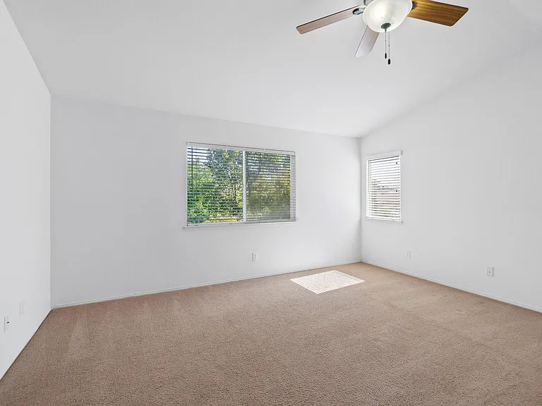 23764 Cloverleaf Way — Photo 23
