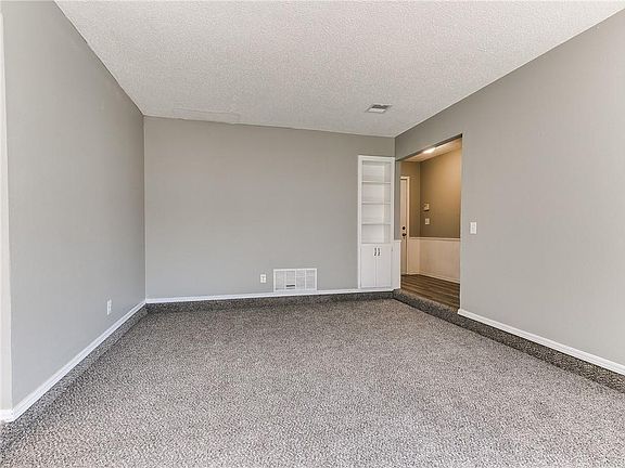 2nd image of 202 W Campbell Dr