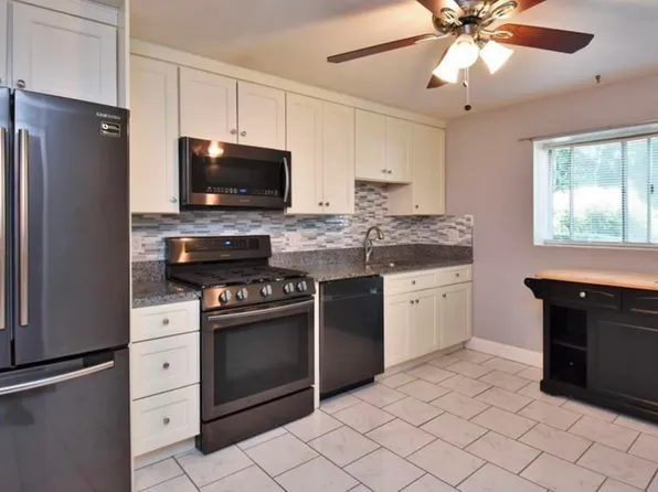 83R Hobart St APT A2, Danvers, MA 01923