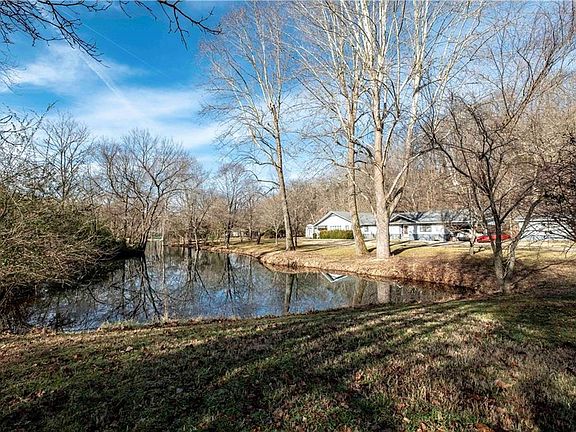 2nd image of 521 W Brush Creek Dr