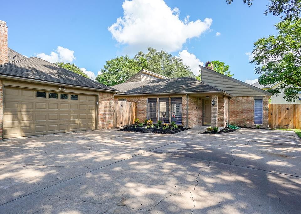 1st image of 15222 La Mancha Dr