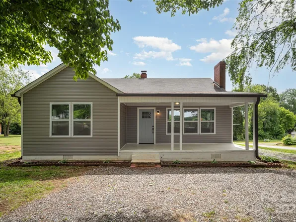 621 Bristol Dr, Statesville, NC 28677
