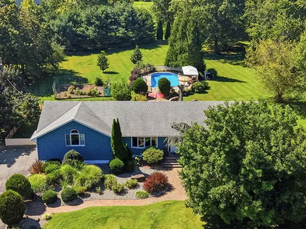 2 Winding Brook Way, Titusville, NJ 08560