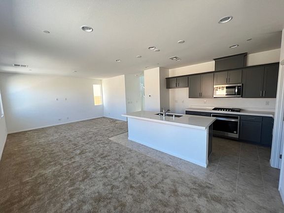 3rd image of 10440 Bagg Ave