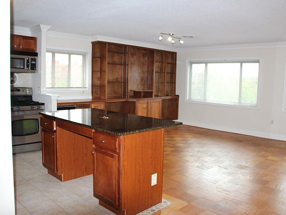 2nd image of 1415 N Oak St APT 204