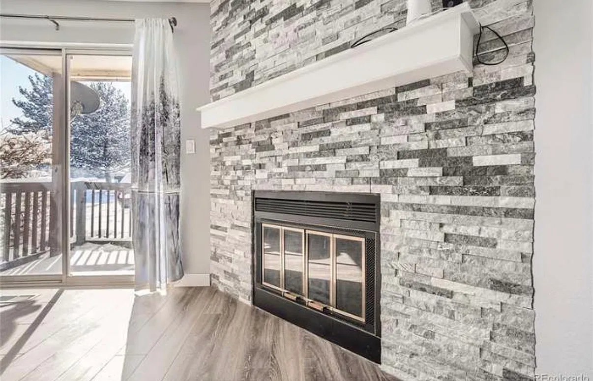 2 bed, 915 sqft, $2,100 — Photo 4
