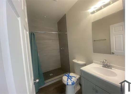 247 E Adams Blvd #B — Photo 5