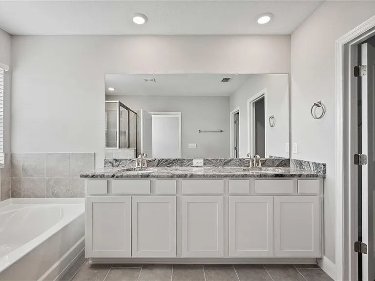 2560 Warren Acres Blvd — Photo 22