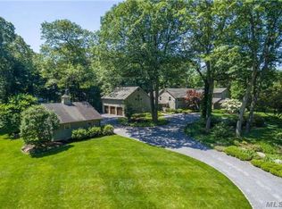 62 Snake Hill Rd, Cold Spring Harbor, NY 11724