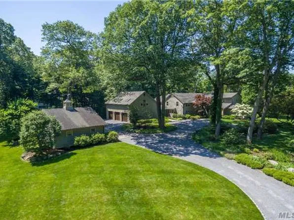 62 Snake Hill Rd, Cold Spring Harbor, NY 11724