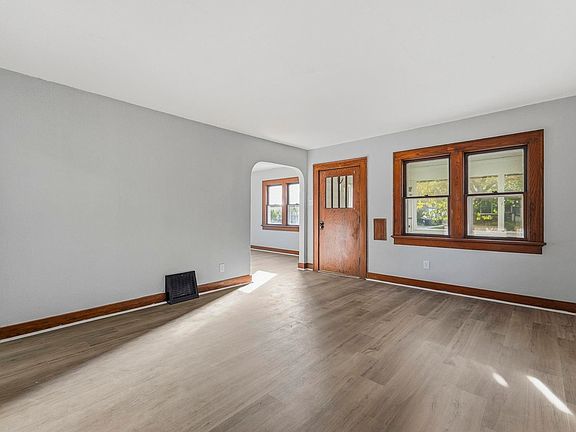 4th image of 3205 Alexander St