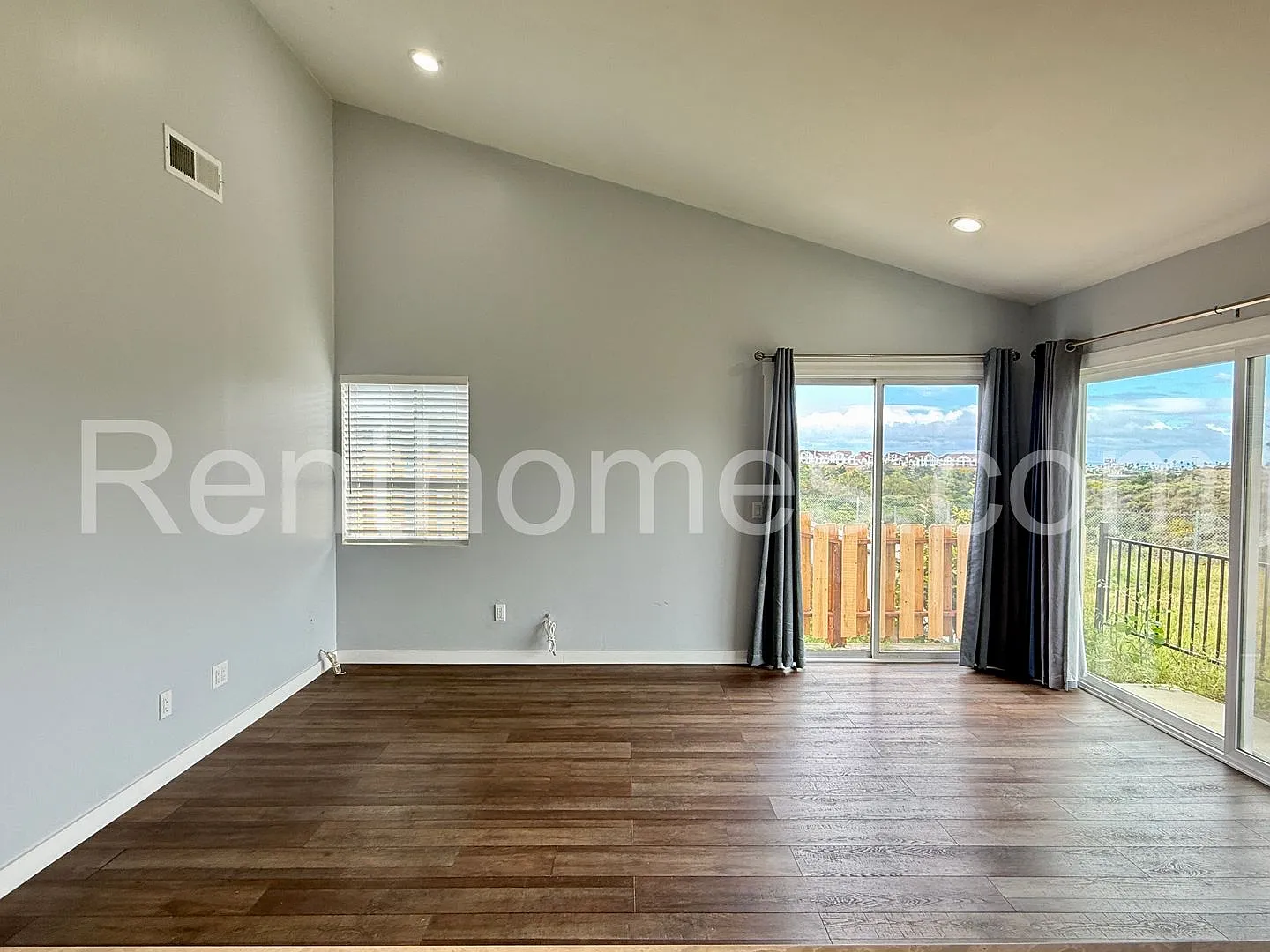 Oceanside, 1410 Shoshone St, Ocean Views, Faux Wood LVP Floors, Quartz Counters. — Photo 4