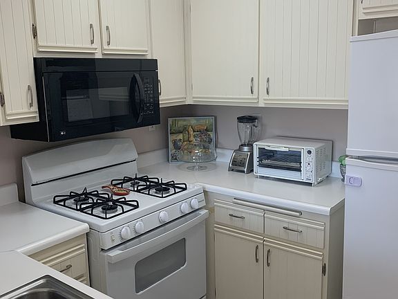 3rd image of 23705 Del Monte Dr Unit 240