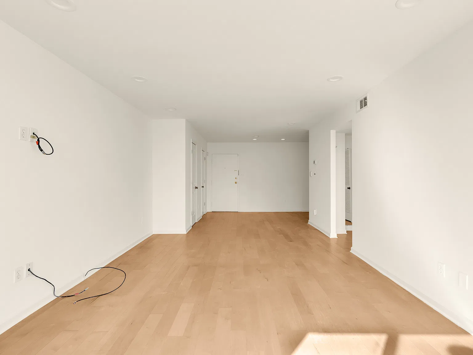 1 bed, 750 sqft, $2,300 — Photo 1
