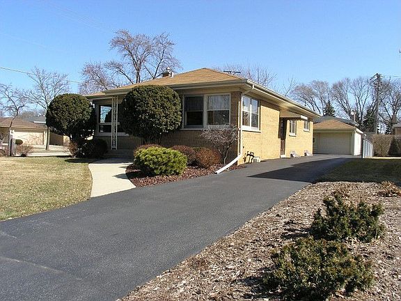 2nd image of 1533 Robinhood Ln