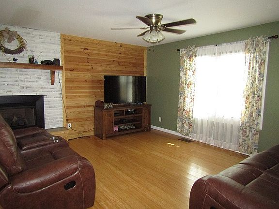 4th image of 243 McCarter Dr