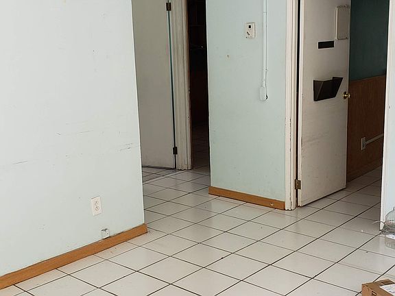 3rd image of 4450 47th Ave S