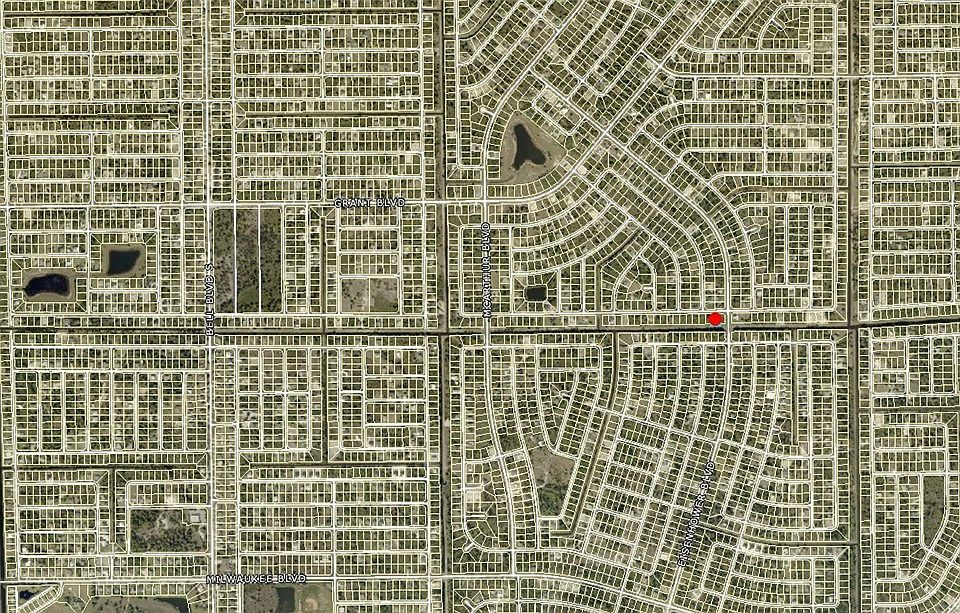 2nd image of 984 Lakeside Dr