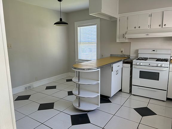 Eating nook in kitchen