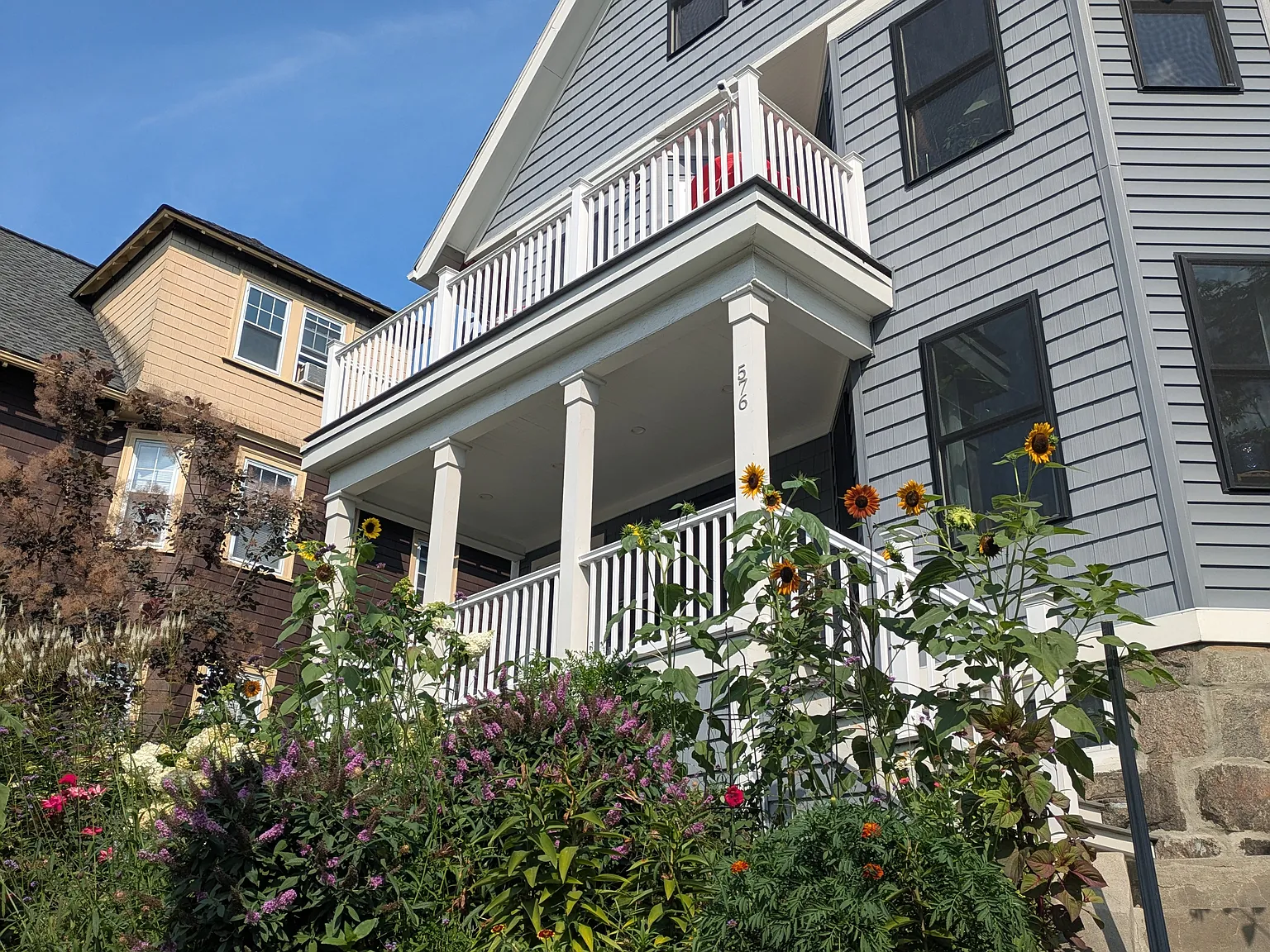 3 bed, 2.5 bath, 2000 sqft, $4,900 — Photo 1