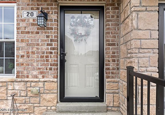 2nd image of 20 Pheasant Glen Dr #15