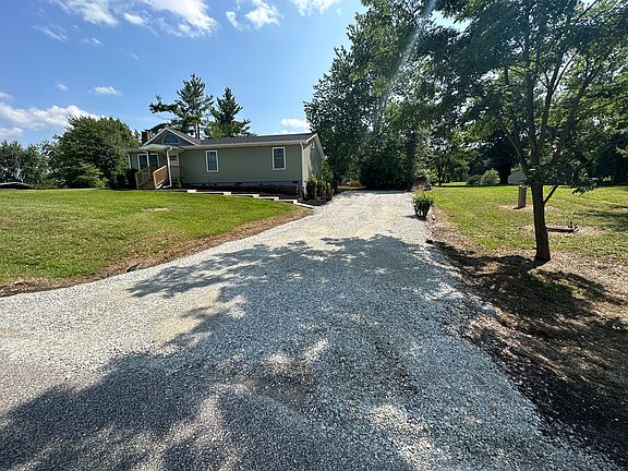 3rd image of 2463 Buckingham Dr