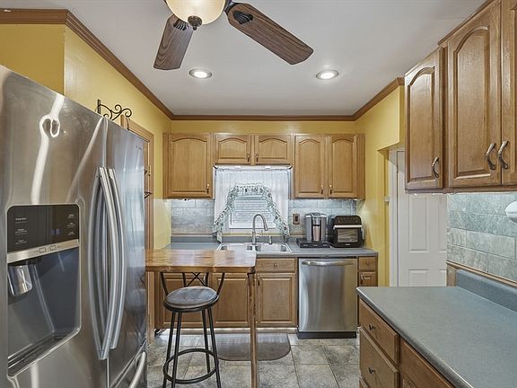 2nd image of 145 Hillman St