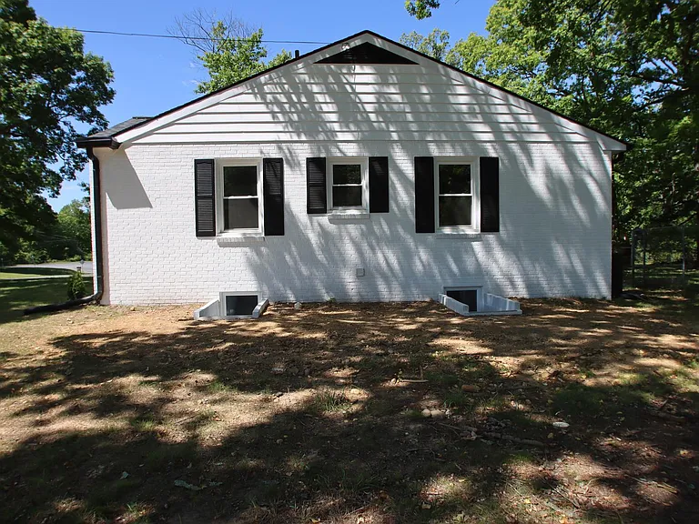 2608 Holly Dr — Photo 7