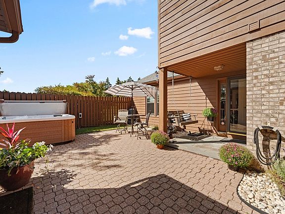4th image of 301 Patio Dr