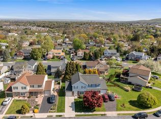 4141 Newport Dr, Emmaus, PA 18049
