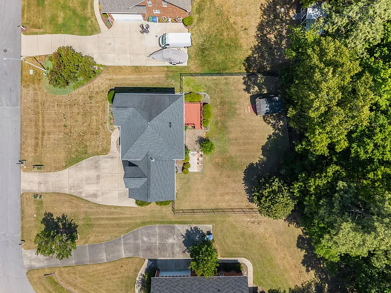 1325 Old Regent Dr — Photo 6