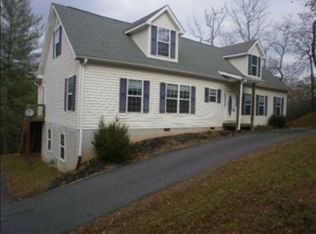 136 Fox Ridge Cir, Franklin, NC 28734