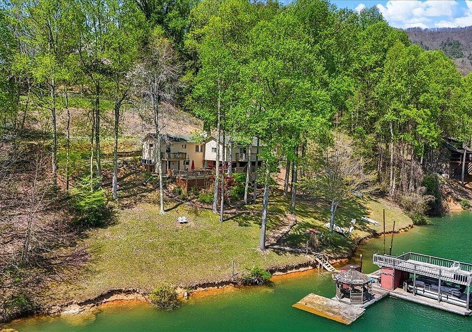 1st image of 143 Lakeside Dr