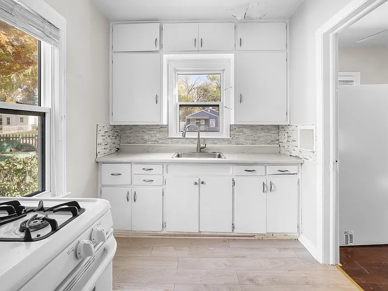 3532 Caroline Ave — Photo 6