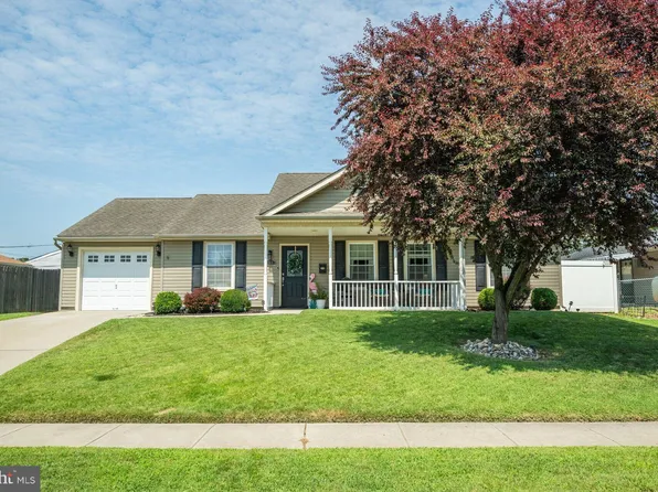 168 Crabtree Dr, Levittown, PA 19055