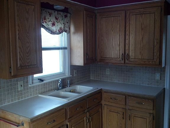 4th image of 8030 Buckingham Ave