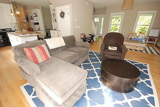 3rd image of 49 Oxford Woods Dr
