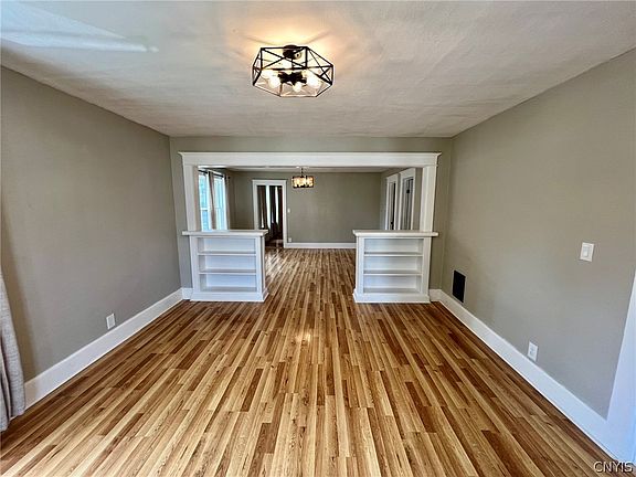 3rd image of 101 Lowell Ave #101
